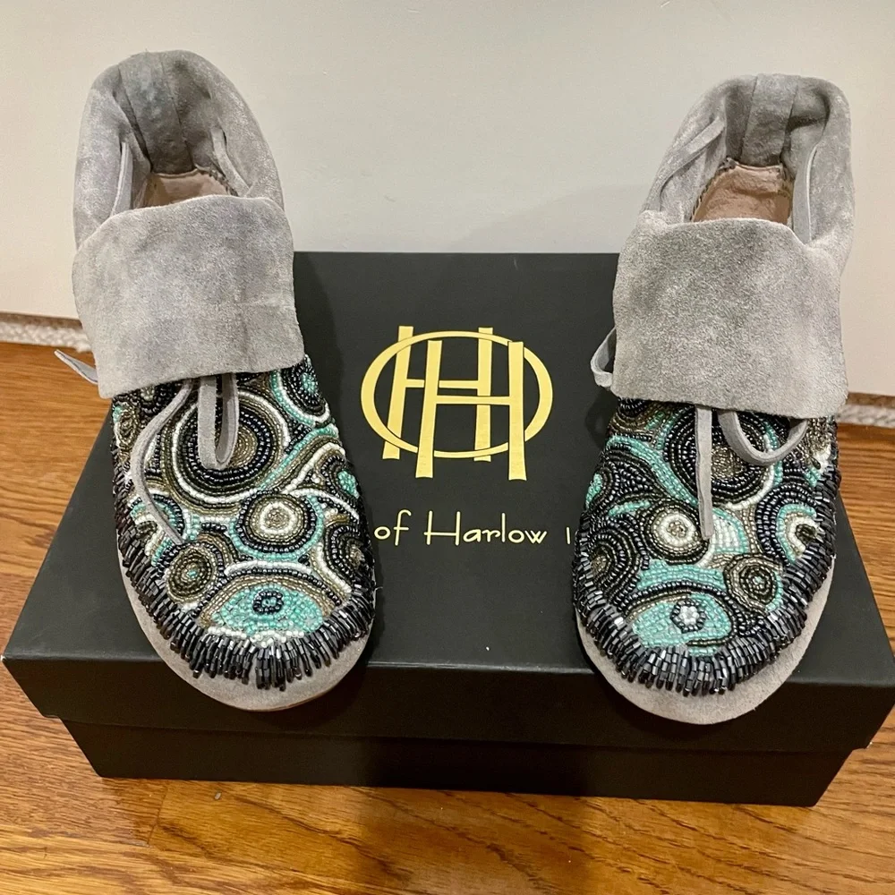 House of Harlow 1960 EUC. EU Sz 37 US Sz 7. Beaded. Dove Grey. - Picture 1 of 9